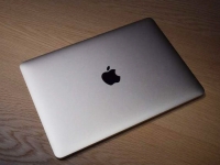 蘋果新MacBook取消Logo發光竟是因為？