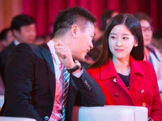 劉強東只拿1元年薪+零獎金 怎么養得活奶茶妹？