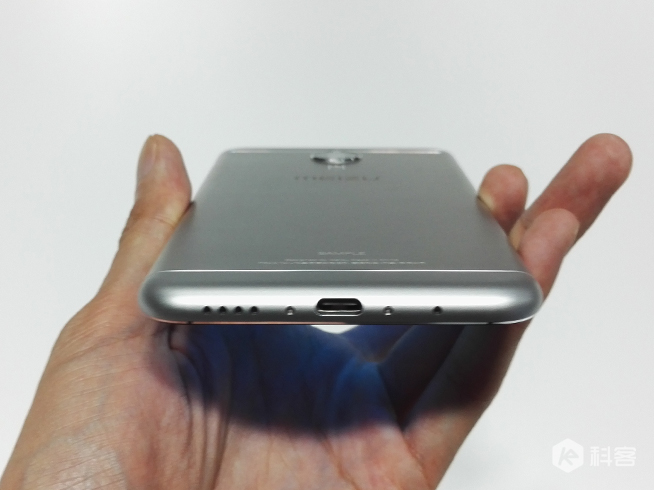 還以為iPhone又發布了，魅族PRO 5上手圖賞