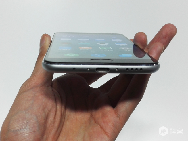 還以為iPhone又發布了，魅族PRO 5上手圖賞