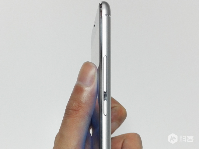 還以為iPhone又發布了，魅族PRO 5上手圖賞
