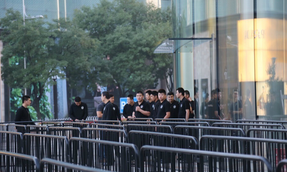iPhone 6s首發日：沒人排隊，黃牛價炒不起