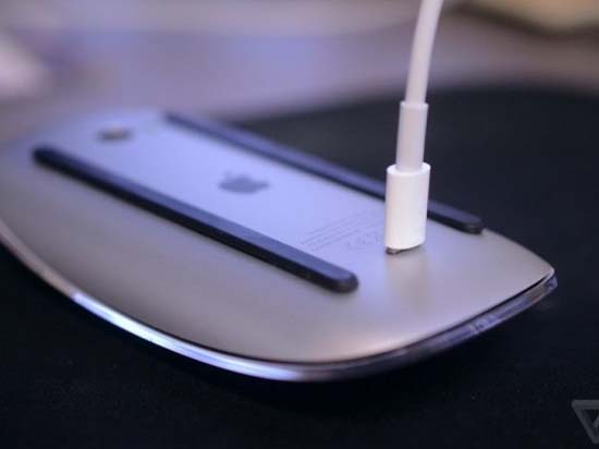 iPhone官方保護(hù)殼遭嫌棄 盤(pán)點(diǎn)蘋(píng)果奇葩配件