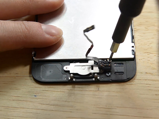 iPhone SE的home鍵壞了？妹子親自教你換