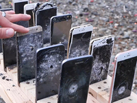 蘋果iPhone對(duì)比三星Galaxy：擋子彈誰(shuí)更強(qiáng)