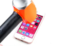 視頻：全球首虐！摧機(jī)狂魔玩死iPhone?SE