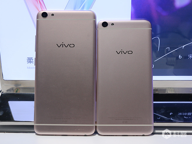 單看正面真是臉盲了，vivo X7/X7 Plus上手圖賞