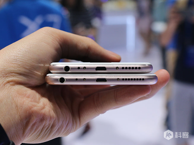 單看正面真是臉盲了，vivo X7/X7 Plus上手圖賞