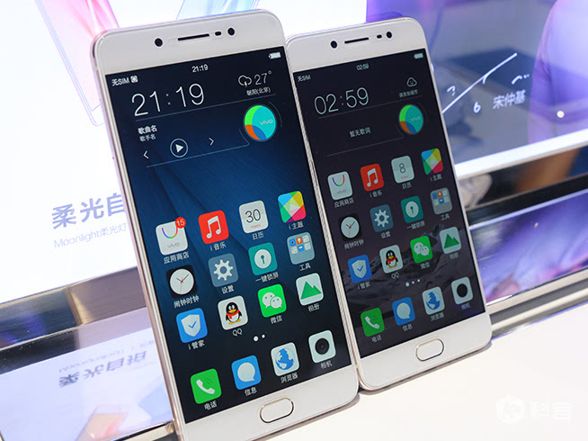 單看正面真是臉盲了，vivo X7/X7 Plus上手圖賞