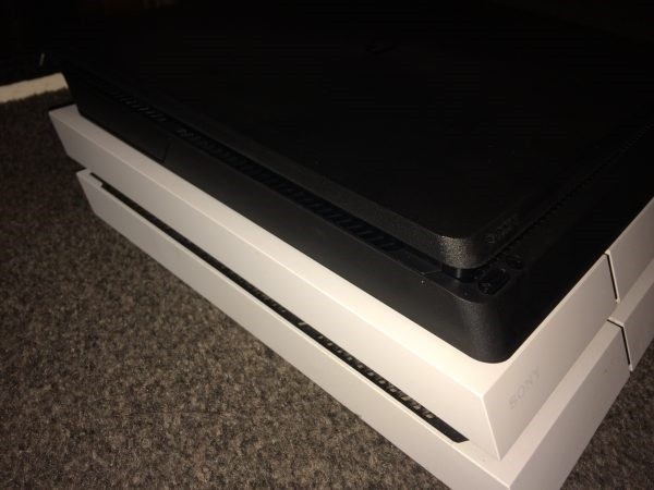 PS4 Slim真機(jī)曝光：外形真的很簡(jiǎn)陋