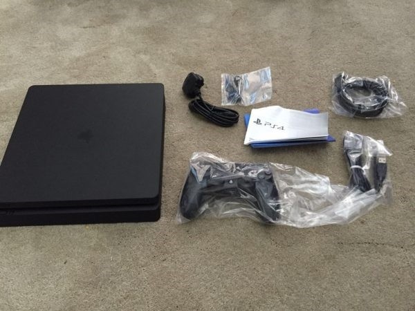 PS4 Slim真機(jī)曝光：外形真的很簡(jiǎn)陋