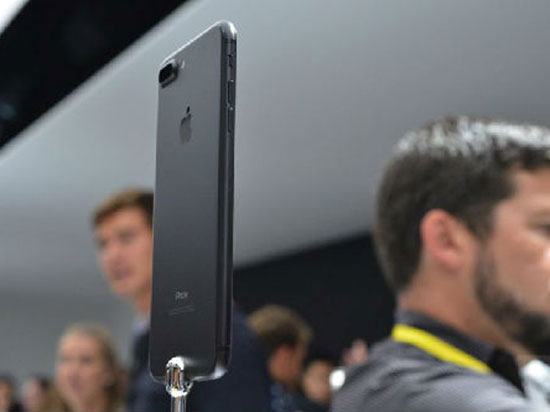大戰(zhàn)將至！蘋果iPhone 8與三星S8將迎來一場“惡斗”