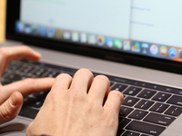 科客晚報：新MacBook Pro賣得好 一加3T確認發(fā)布 