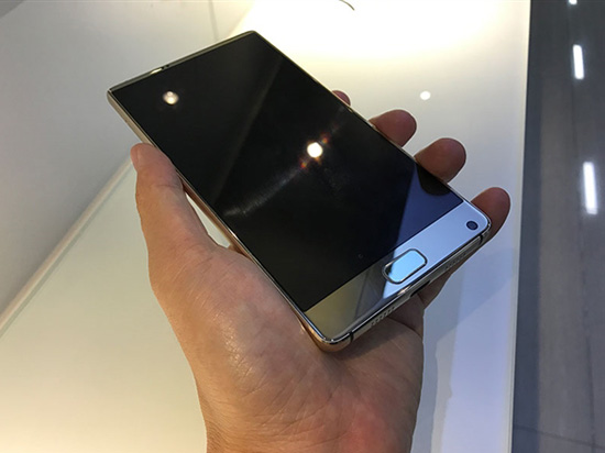 國產千元全面屏機大象S8外媒上手：搭載聯發科X20處理器