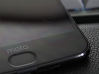沒毛病！摩托羅拉實(shí)力回應(yīng)Moto Z2 Force屏幕不耐刮