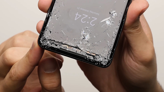 旗艦手機測試：iPhone 8 Plus不堪一擊，但它卻爛掉渣