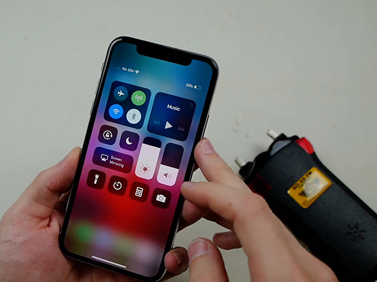 最強(qiáng)無線充電測(cè)試：電擊的iPhone X真的能被充電嗎？