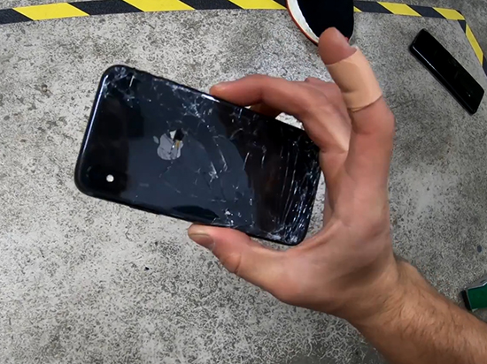 三星S9+蘋果iPhone X跌落測(cè)試：不用套的后果比較嚴(yán)重