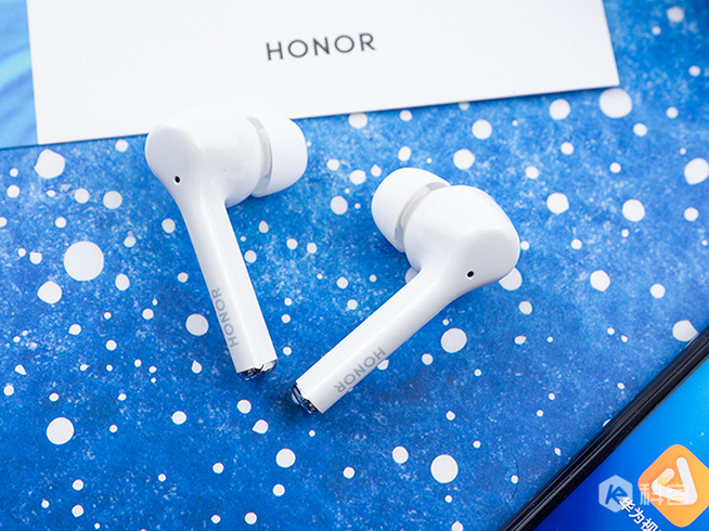 降噪媲美AirPods Pro，價錢不到一半！榮耀FlyPods 3評測