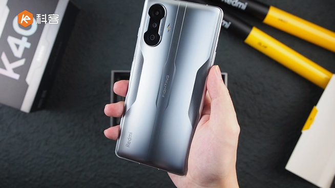 Redmi K40游戲版上手：1999元起降維打擊！游戲?qū)崪y(cè)表現(xiàn)如何？