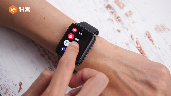OPPO Watch 2上手：從來沒有過的流暢快感！首創雙擎混動長續航
