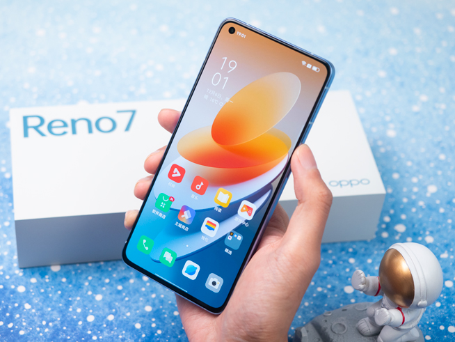 OPPO Reno7 Pro上手體驗：前后拍攝都了得！爆款秘訣全靠設計？