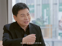余承東現(xiàn)場玩轉(zhuǎn)“巨幕手機”！展示用華為智慧屏刷抖音資訊有多爽