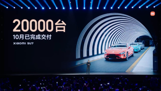 小米SU7里程碑：超越特斯拉Model 3！單月交付提前突破2萬臺(tái)