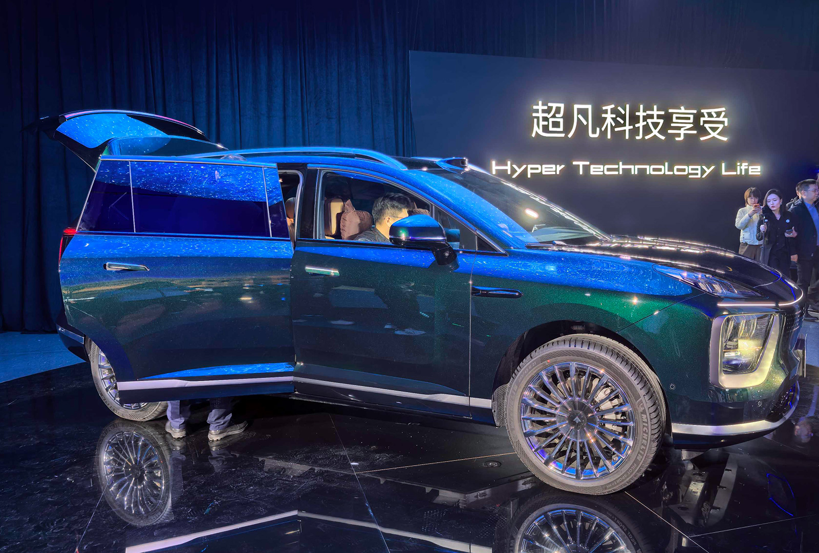 廣汽昊鉑HL起售價27.98萬元起：家庭智能新豪華SUV，首發暗夜之瞳