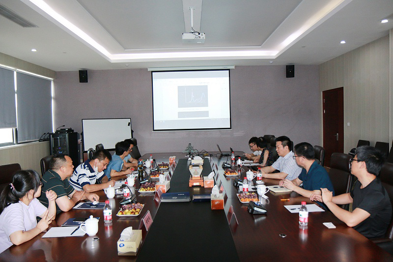 中国航发南方工业与j9九游会技术研发人员会议讨论